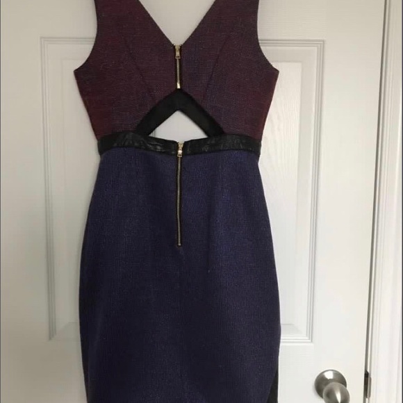 THREE FLOOR DRESS - Picture 5 of 8